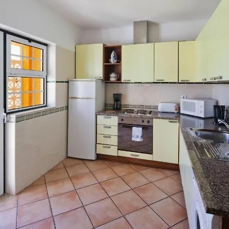 אתר נופש Colina Da Lapa & 4*